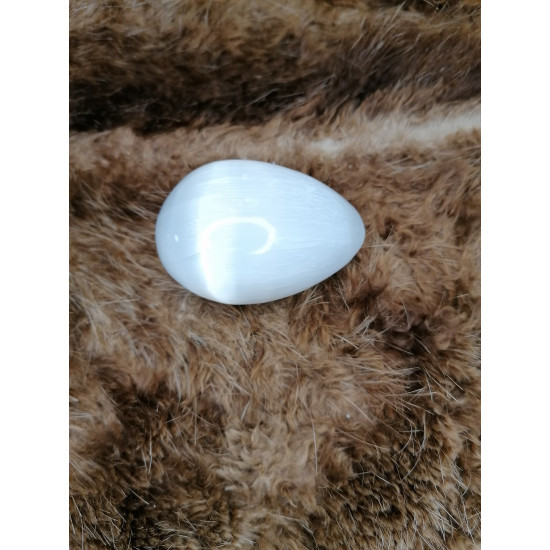 Selenīta kristāls olas forma