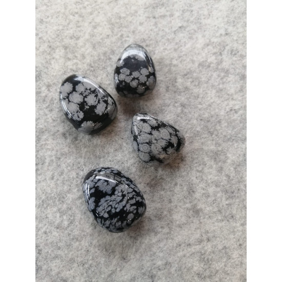 Sniegpārslu obsidiāna kulons